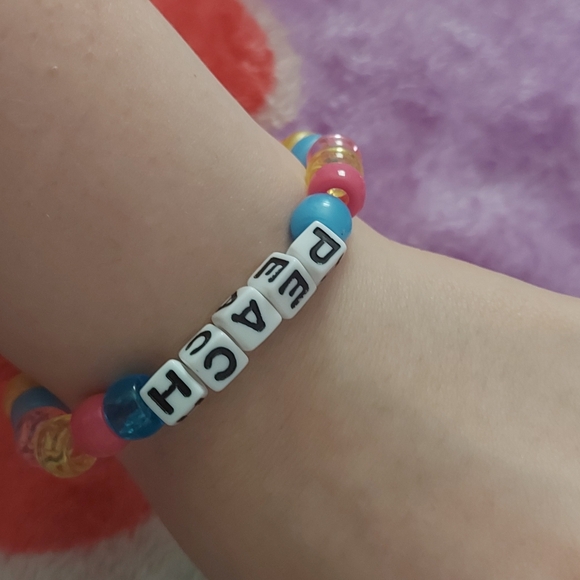 Handmade princess peach braclet - Picture 3 of 3